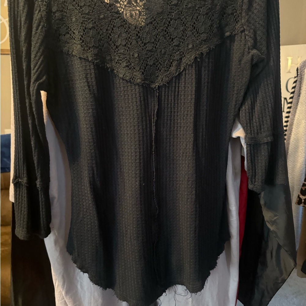 🔥 Almost Famous Black Lace Waffle Knit Top — Size Large - Picture 4 of 5